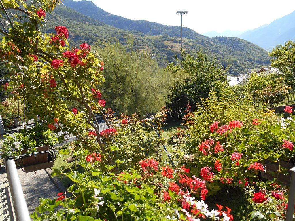 B&B Les Fleurs Gignod Exterior photo