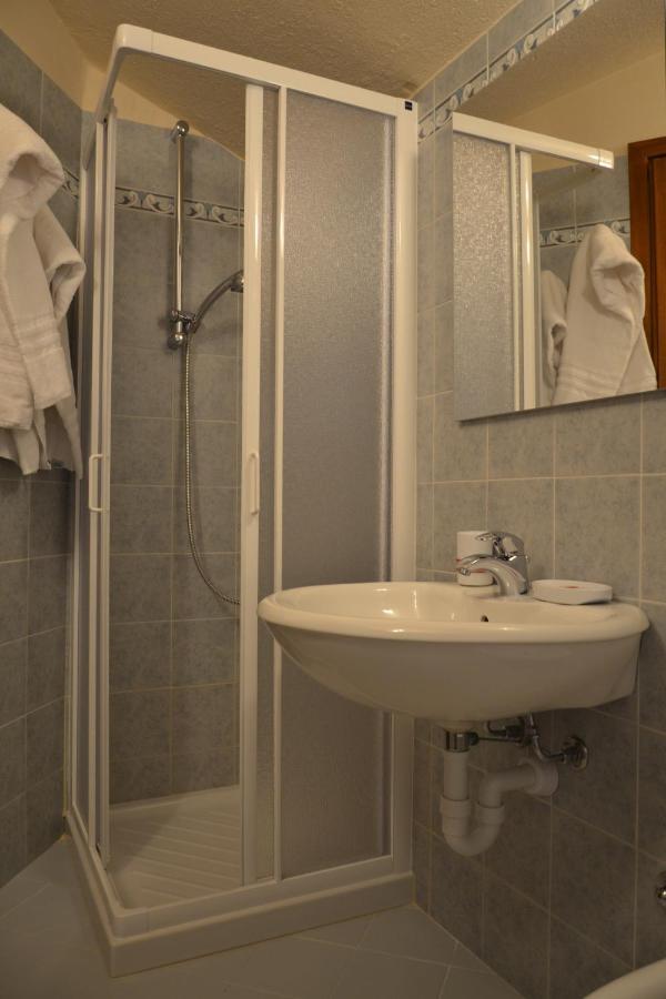 B&B Les Fleurs Gignod Room photo